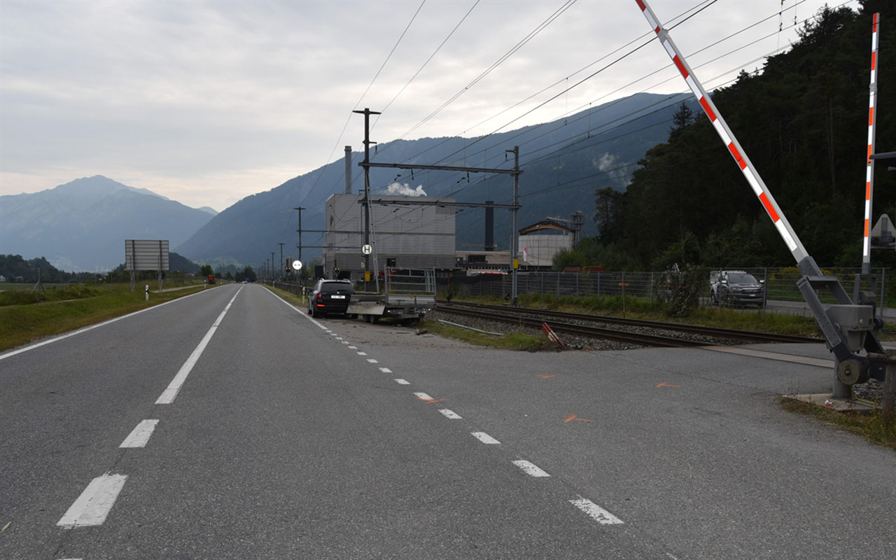 2021 09 10 Domat Ems Bahnübergang W 1200 H 0 27f24 3ad54