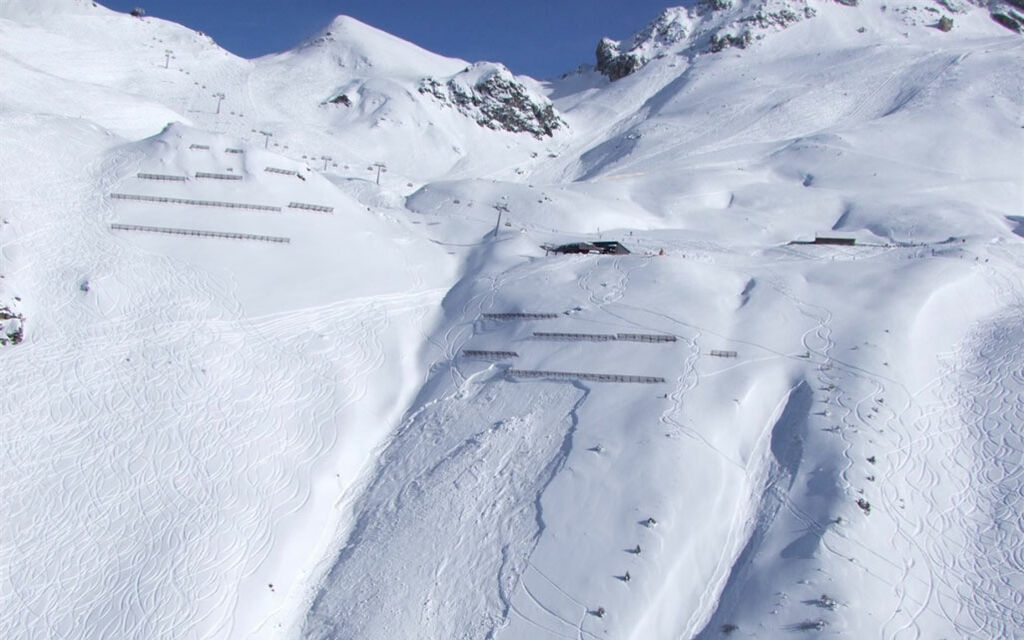 Snowboarder Morto 20250130 20250130104528309194158159026.HR A5e94
