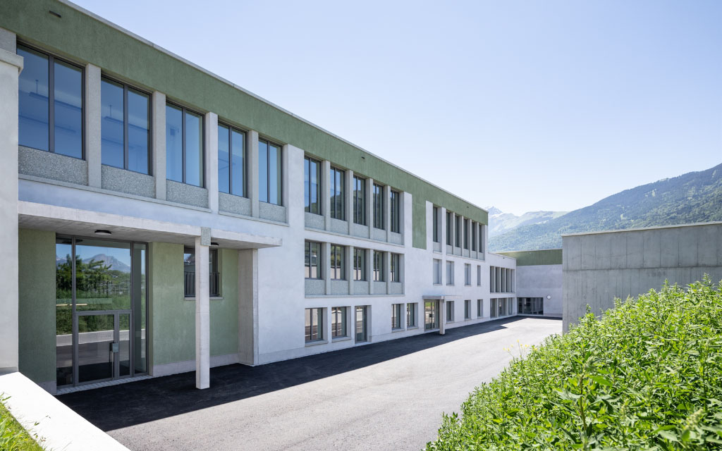 Tageszentrum Schulgebäude Plantahof Aussen 1 W 1600 H 0 Afb56