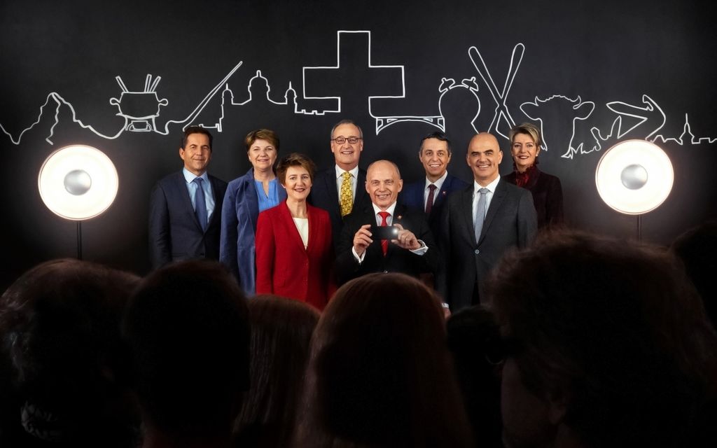 Consiglio Federale Ecco La Foto Ufficiale Scattata Con Lo Smartphone Fgo5 0dcbc